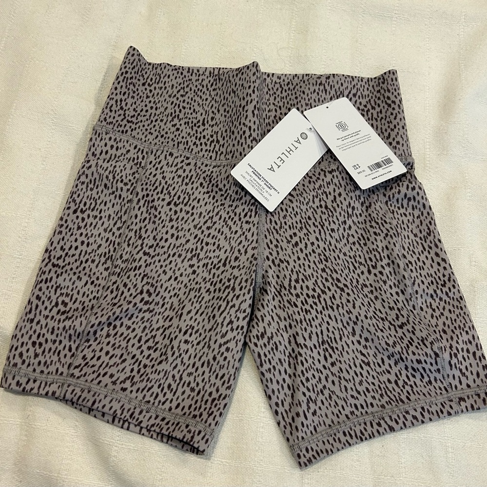 NWT ATHLETA STASH POCKET 7 INCH SHORTS